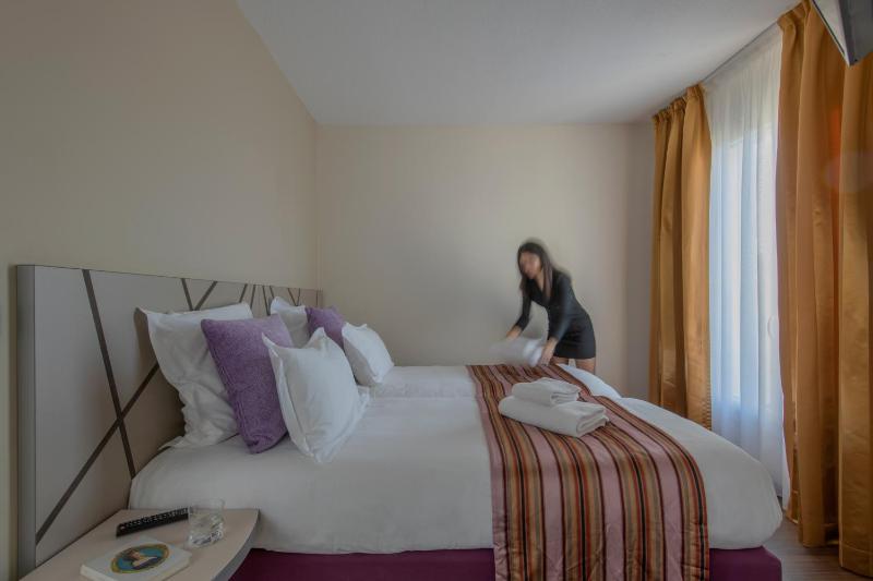 Hôtel Arles Plaza - image 2