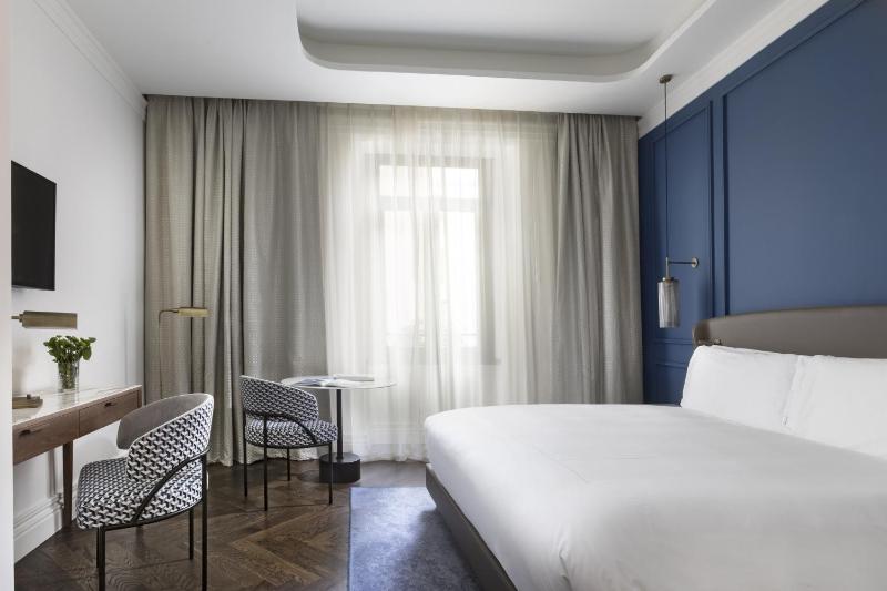 Classic King Room - Accessible image 1