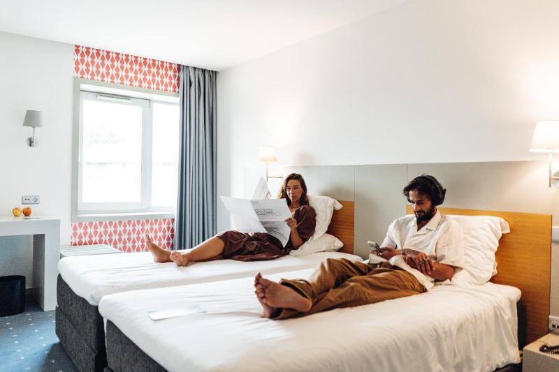 Standard Twin Room image 4