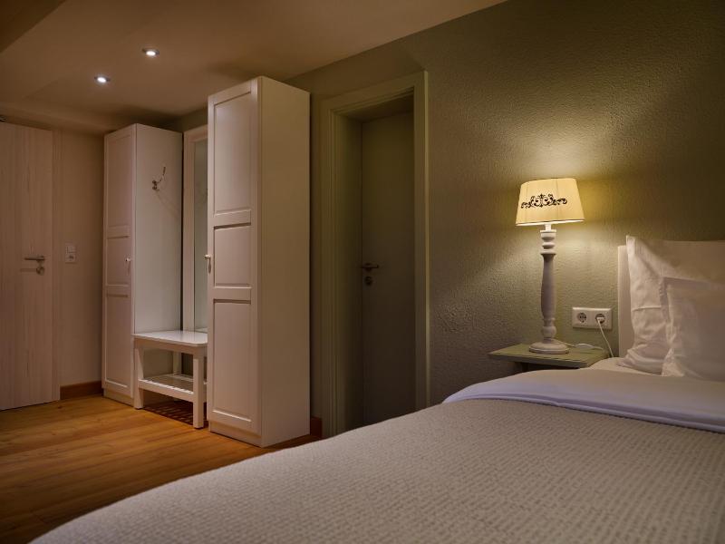 Double Room M image 3