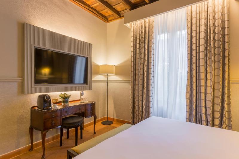 Deluxe Double Room image 1