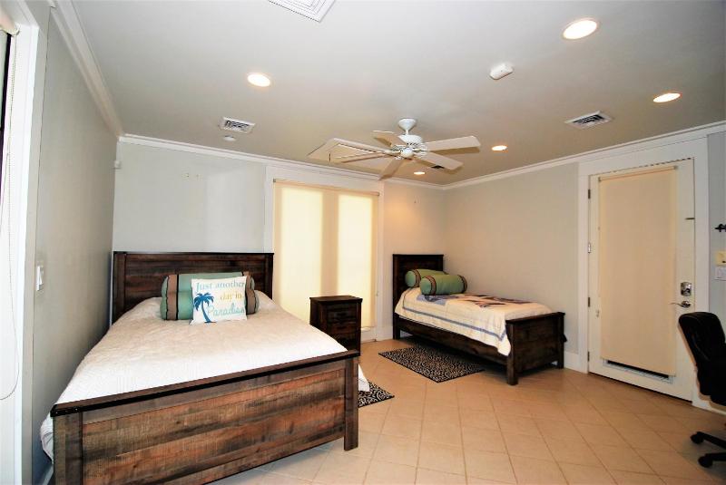 Sea Hawk - Private Beach House With Pool & Hot Tub Home - image 15