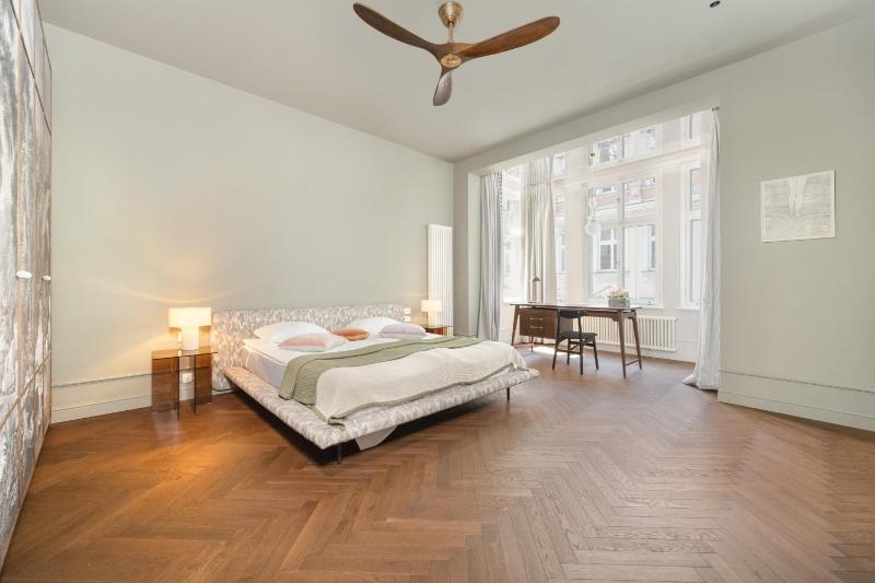 Stylowy Apartament przy Rynku Głównym we Wrocławiu by Rent like home - image 14