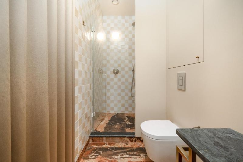 Stylowy Apartament przy Rynku Głównym we Wrocławiu by Rent like home - image 15