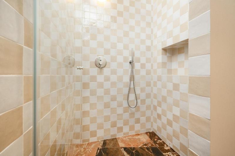 Stylowy Apartament przy Rynku Głównym we Wrocławiu by Rent like home - image 11