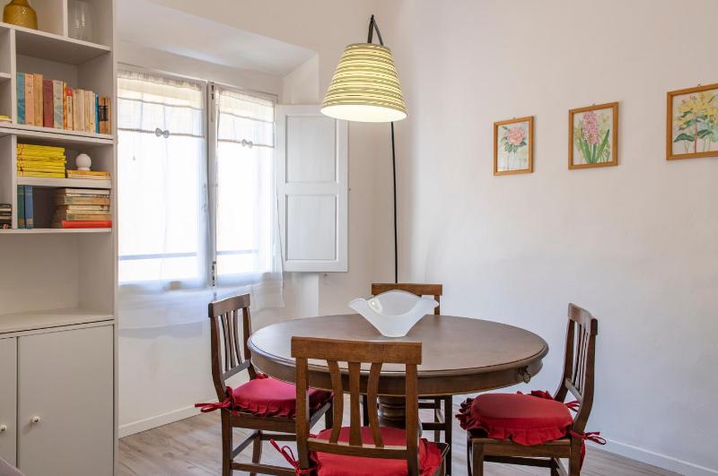 Borgo Santa Croce Apartment by Mamo Florence - image 13