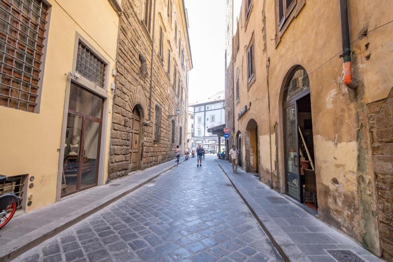 Borgo Santa Croce Apartment by Mamo Florence - image 9