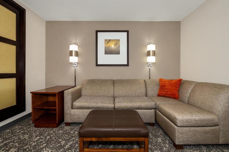 Double Studio, 2 Double Beds image 4