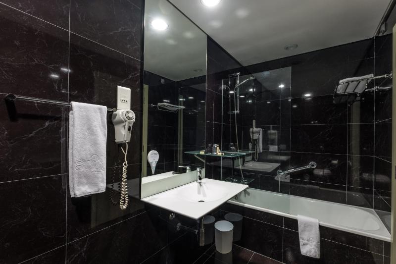 Standard Single Room image 2