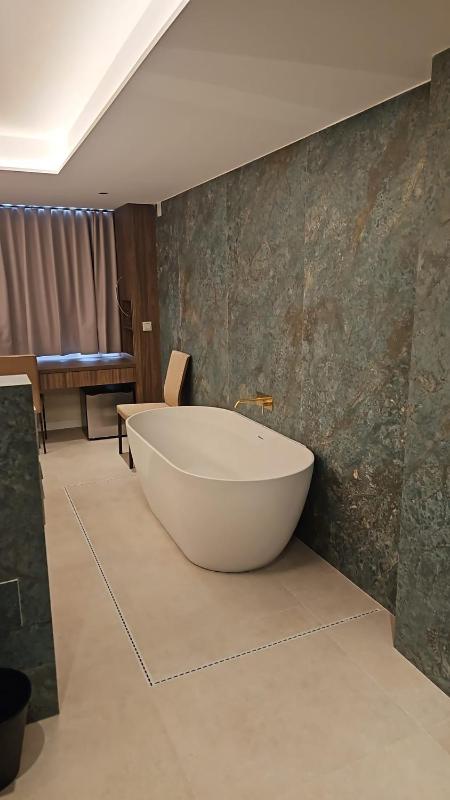 Deluxe King Suite Junior image 3