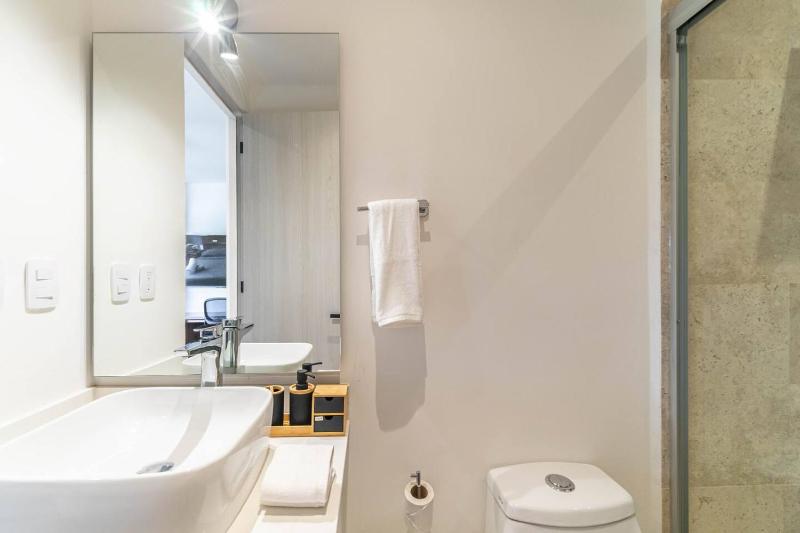 2 BD Suite with Private Balcony Rooftop Pool Gym - image 35