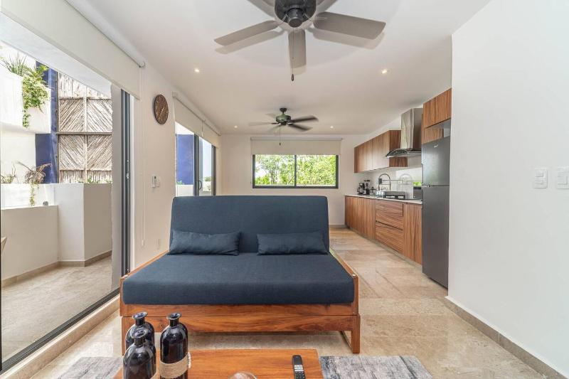 2 BD Suite with Private Balcony Rooftop Pool Gym - image 32