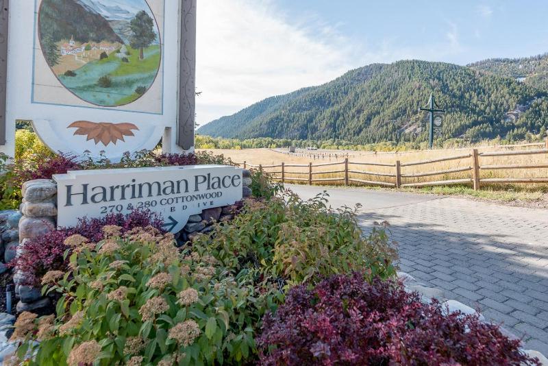 Four-Bedroom Apartment image 4