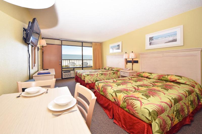 1 Bedroom Oceanfront Efficiency with 2 Queen Beds - B1 image 2