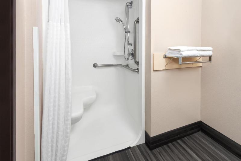 Queen Room - Mobility Access/Non-Smoking image 2