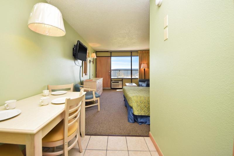 1 Bedroom Oceanfront Efficiency with 1 Queen Bed and 1 Loveseat - C1 image 3