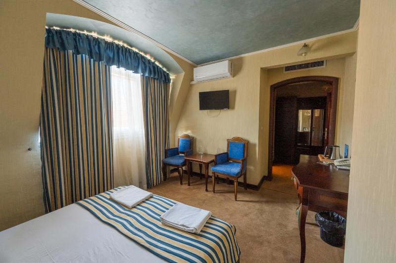 Deluxe Double Room image 1