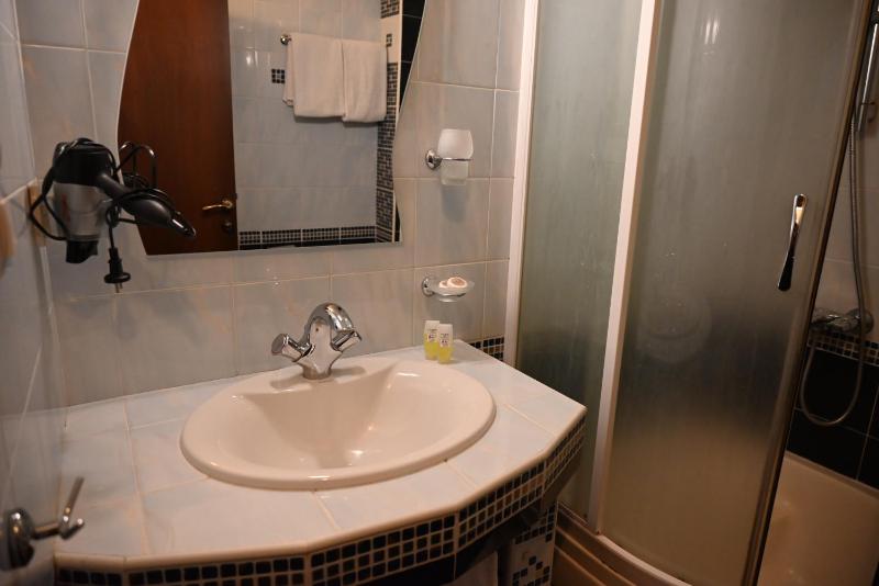 Deluxe Double Room image 2
