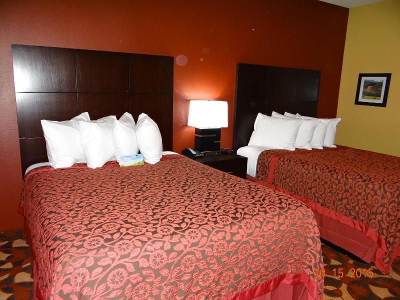 Queen Room with Two Queen Beds - Non-Smoking image 1