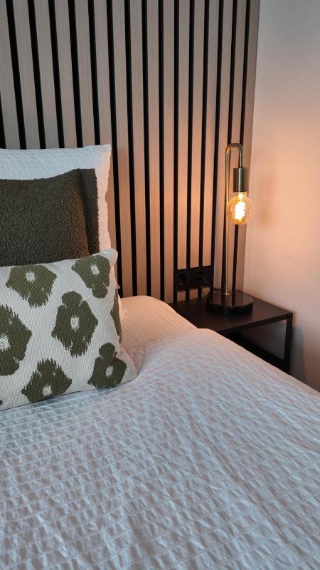 Small Twin Room image 3