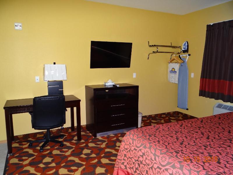 King Suite with One King Bed - Non-Smoking image 4