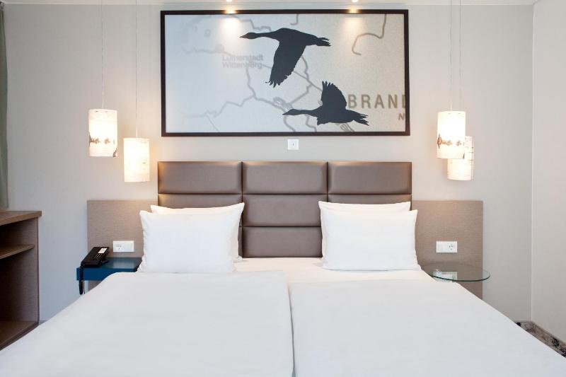 Premium King Room with Courtyard View image 2