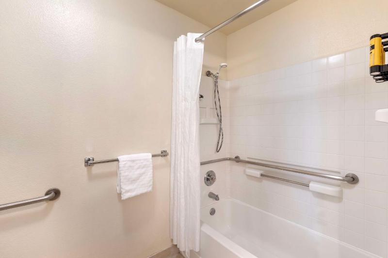 Suite with Two Double Beds image 4