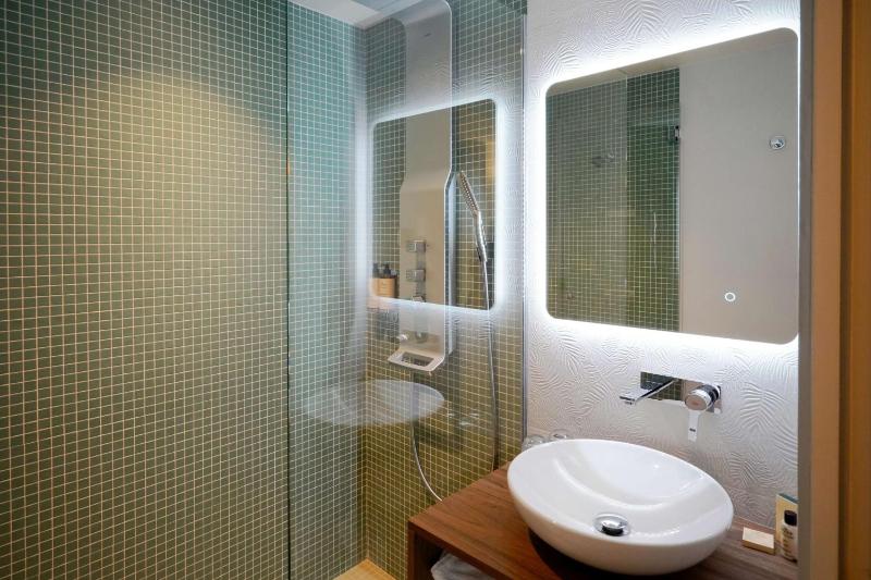 Junior King Suite with Sofa Bed - Non-Smoking image 2