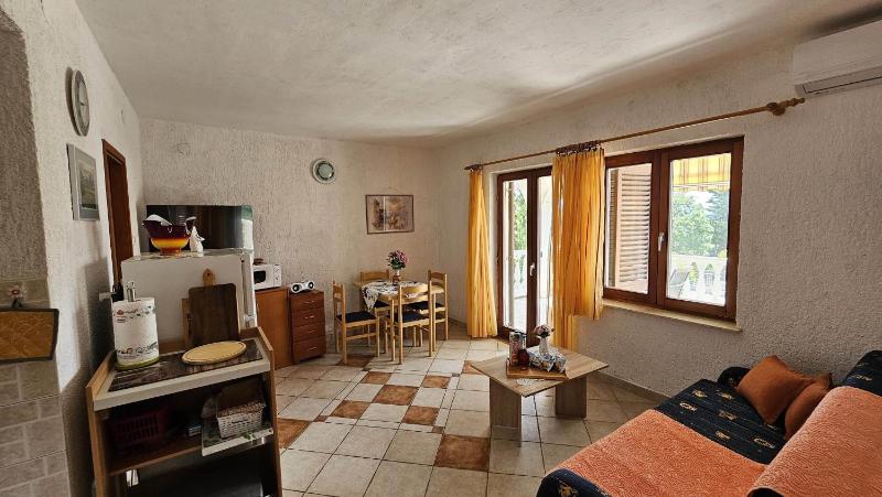 One-Bedroom Apartment with Terrace and Sea View image 1