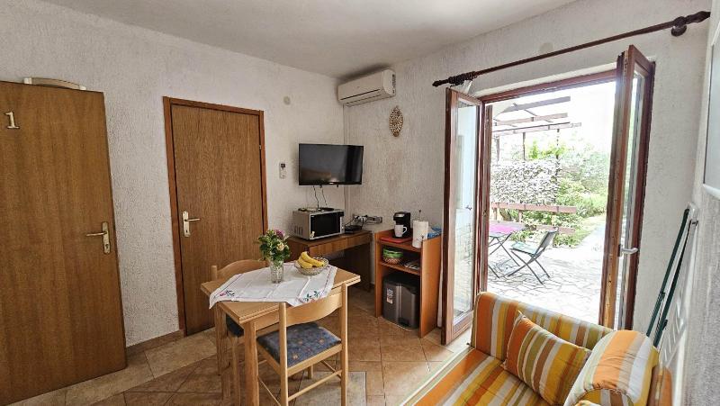 One-Bedroom Apartment with Terrace image 4