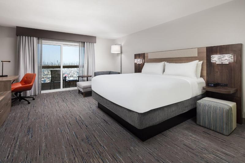 Standard King Room with Harbour View image 4
