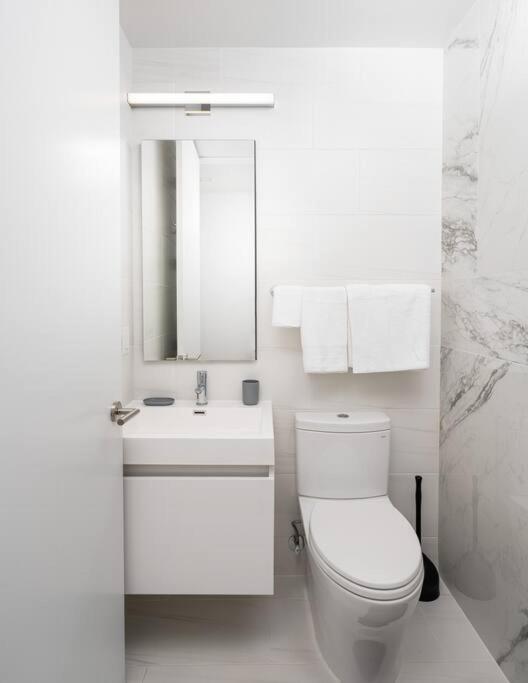 Luxury Full Floor Chelsea Apt St 7 - image 3
