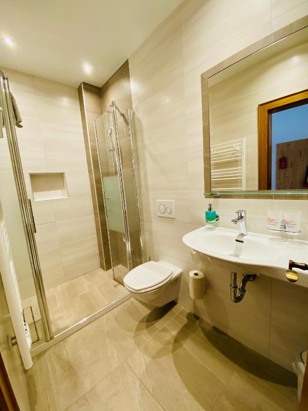 Double Room with Balcony image 3