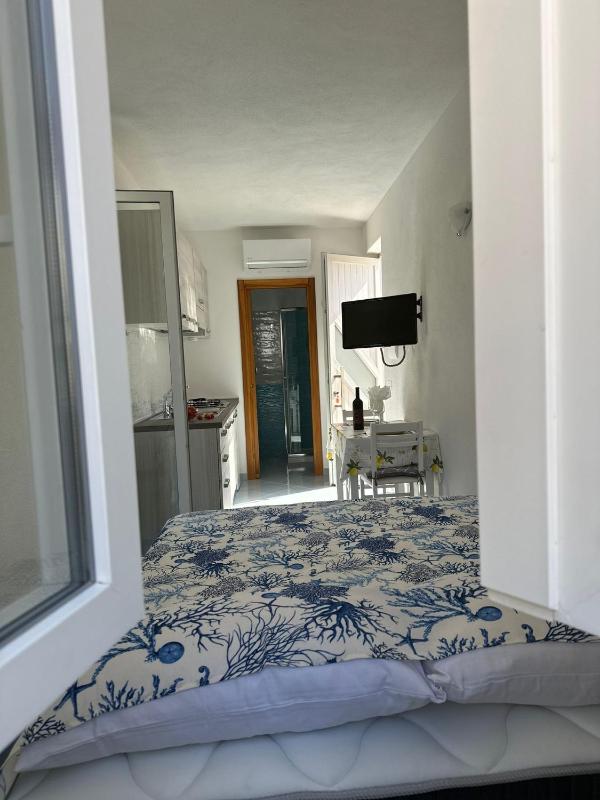 Studio Apartment with One Double Bed image 1