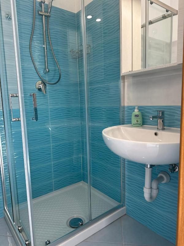 Studio Apartment with One Double Bed image 4