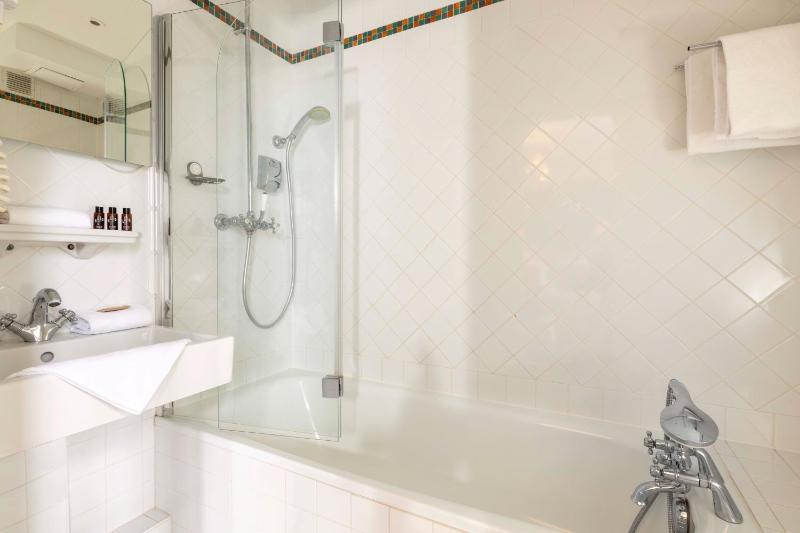 Superior Twin Room image 2