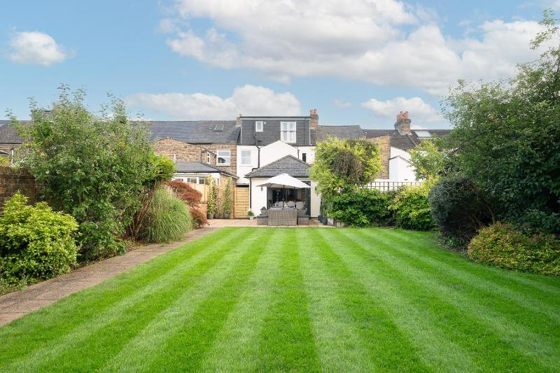 Luxury Family Home in Central Windsor with Large Garden, Games Room, Office, Parking & Pet-Friendly Images