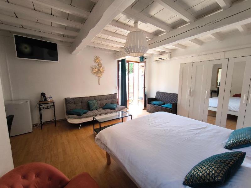 Quadruple Room with Terrace image 1