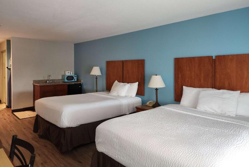 Studio Suite with 2 Queen Beds, Non-Smoking image 2