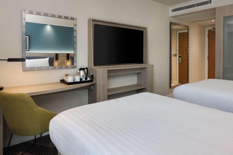 2 Twin Beds Room image 1