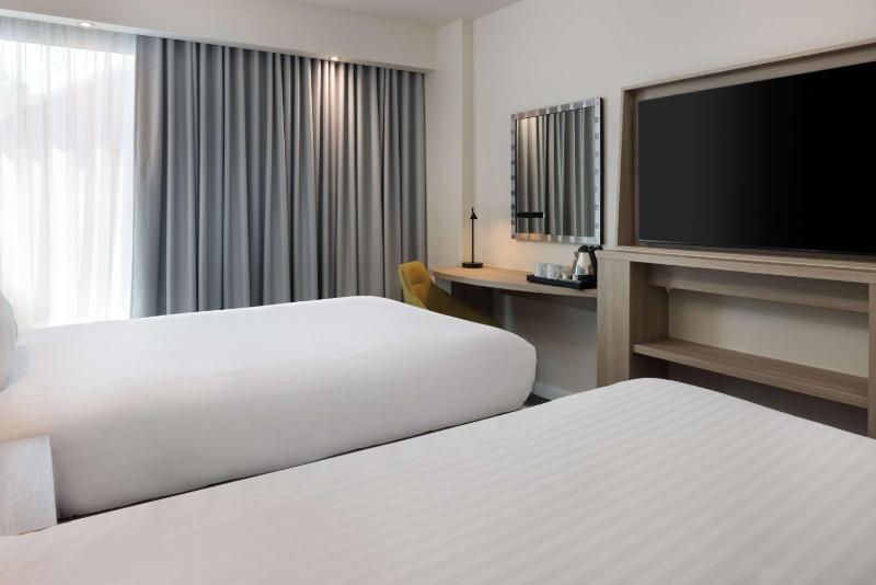 2 Twin Beds Room image 3