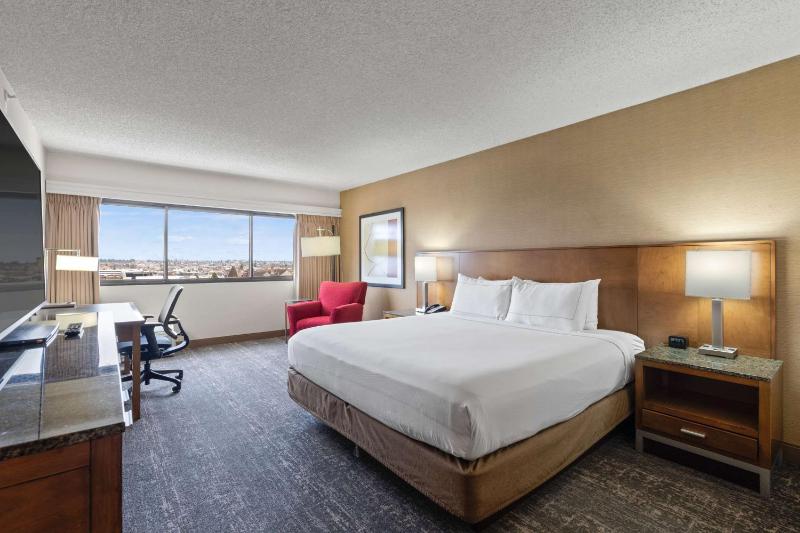 Standard King Room image 1