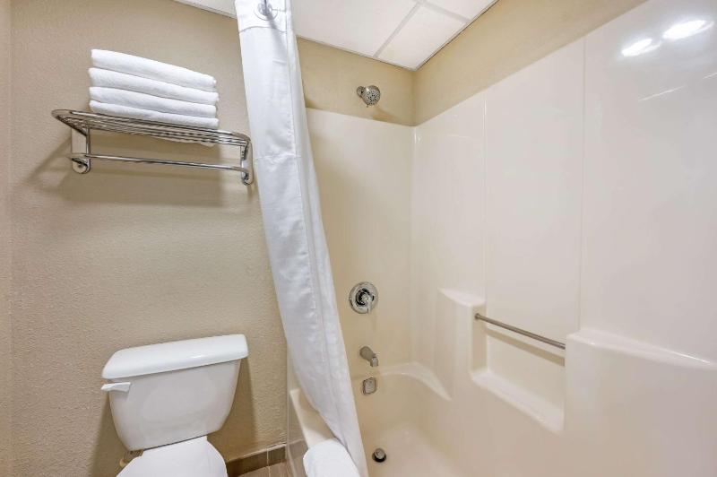 Double Room - Non-Smoking  image 2