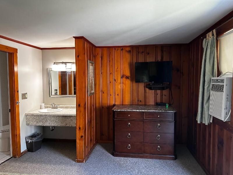 King Room image 4