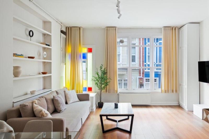 Charming Bright Modern Design 1bd Home #282 Images