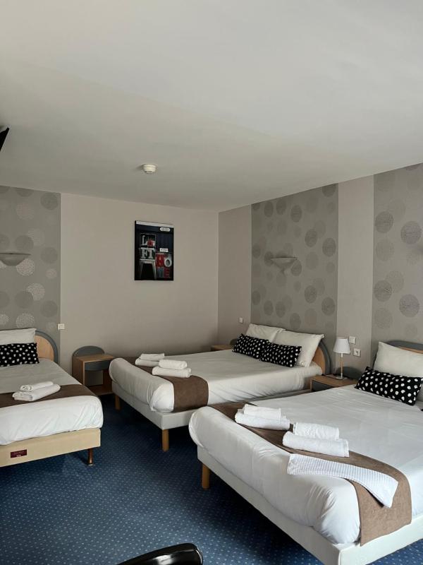 Standard Triple Room image 2