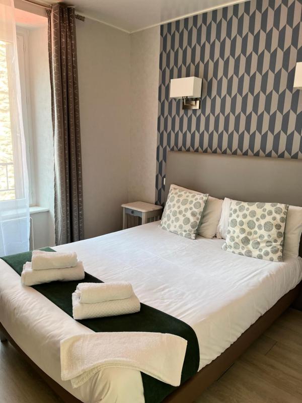 Standard Double Room image 3