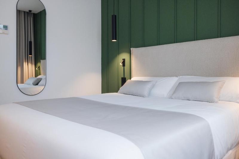 Standard Double Room image 1