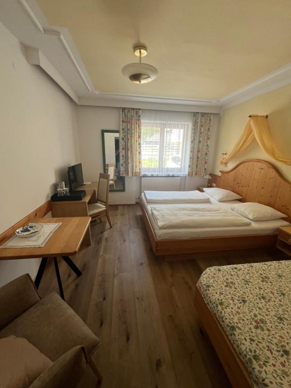 Standard Double Room image 3