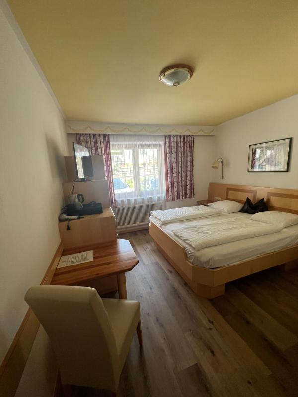 Standard Double Room image 4
